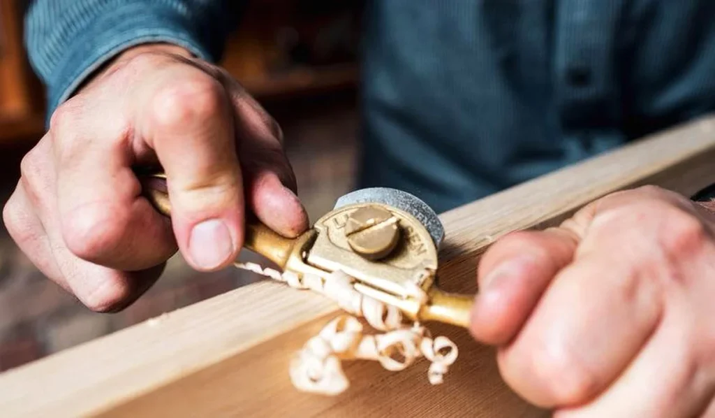 Checking solid wood construction before buying thrift store home decor ideas